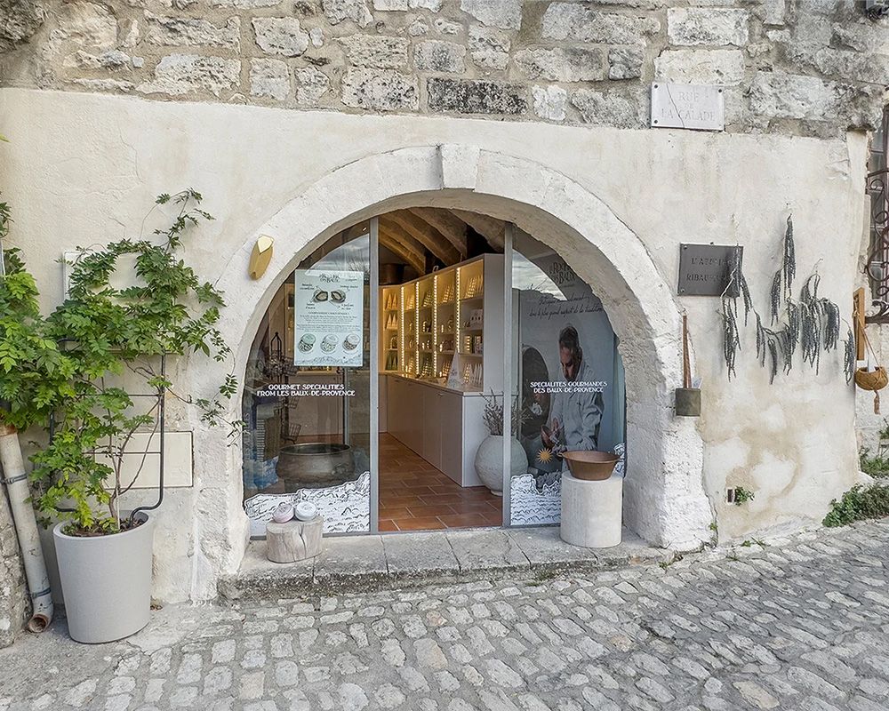 ROCHER DES BAUX / Std 43 Salon du Vin et des Gourmets Arles